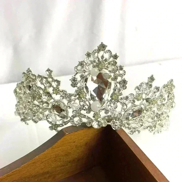 Clear Rhinestone Silver Tone Metal Tiara Crown Pearl Beaded Floral - Picture 4 of 16